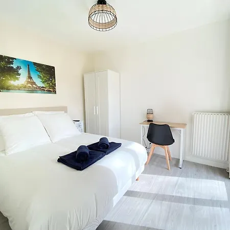 Le Cocon Urbain - Modern 4br With Free Parking, High-speed Wifi, Quick Access To A6 & N7 Courcouronnes