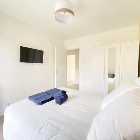 Le Cocon Urbain - Modern 4br With Free Parking, High-speed Wifi, Quick Access To A6 & N7 Διαμέρισμα