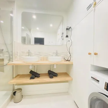 Lejlighed Le Cocon Urbain - Modern 4br With Free Parking, High-speed Wifi, Quick Access To A6 & N7 *