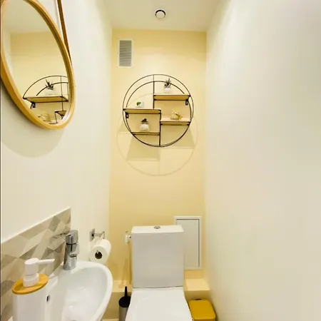 Le Cocon Urbain - Modern 4br With Free Parking, High-speed Wifi, Quick Access To A6 & N7 * Courcouronnes